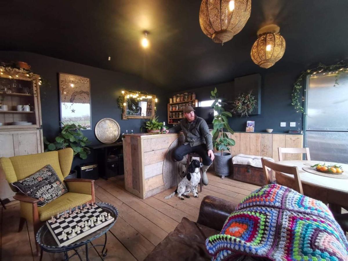 מלון Colkirk The Oaks Glamping - Magpie Half Shepherds Hut מראה חיצוני תמונה